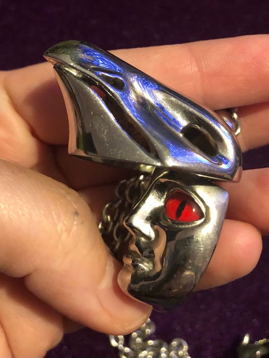 Simon Harrison медальон колие гарван