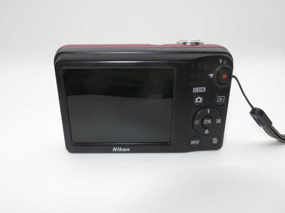 Nikon Coolpix L29 ултра компактен цифров фотоапарат, дигитална камера в лачено червен цвят, отлично състояние, работи перфектно!