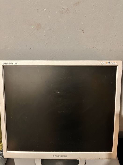 Монитор Samsung в рабочем состоянии