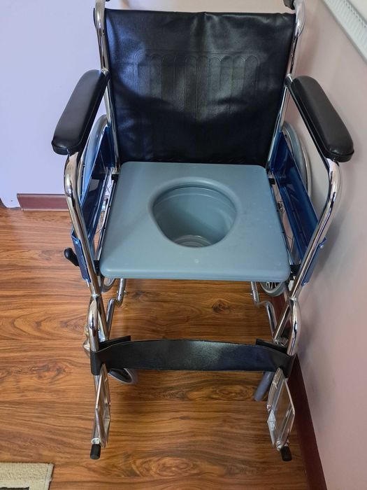 Кресло коляска для инвалидов