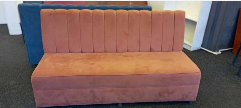 Продам диваны для кафе