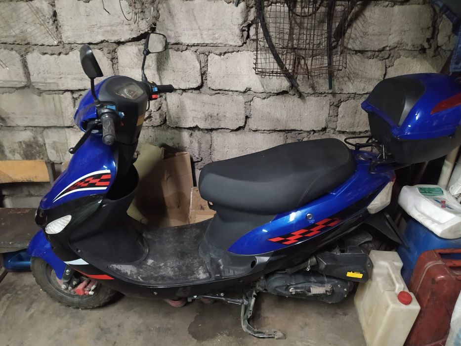 В продаже скутер