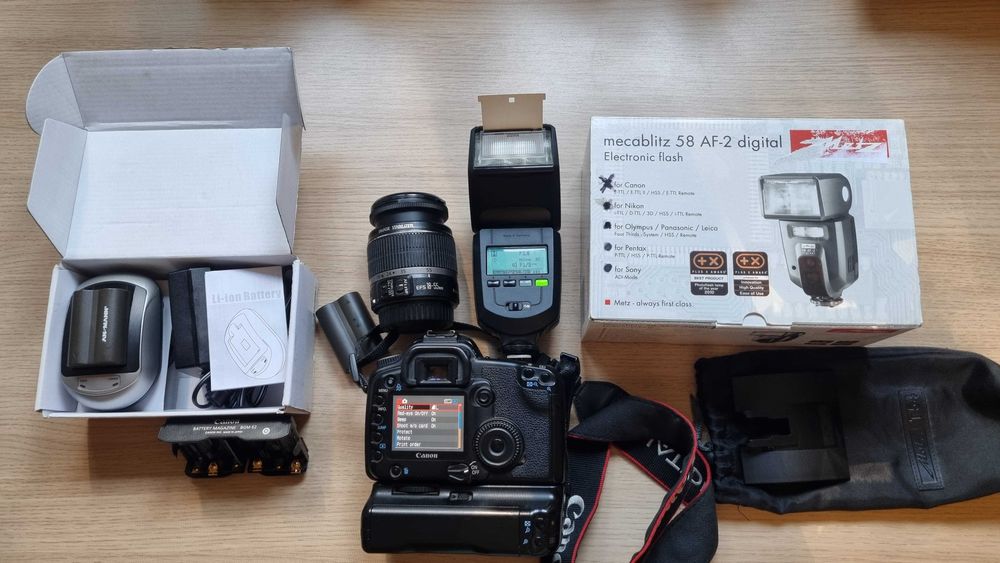 Kit Foto Complet Canon 30D+Obiectiv+Blitz Metz+Grip Original+4 Baterii