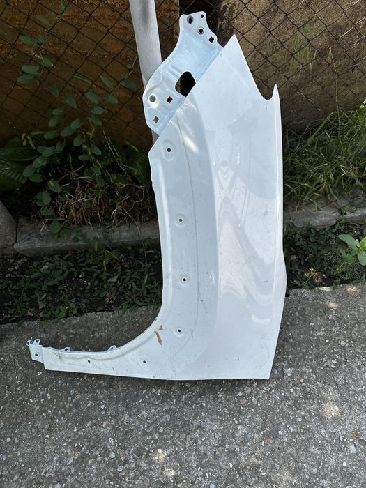 Aripă stânga față toyota yaris cross.