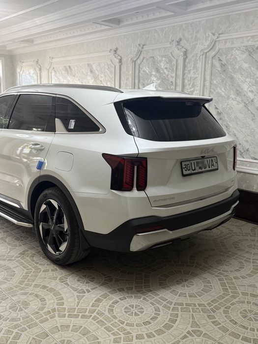 KIA SORENTO.       .