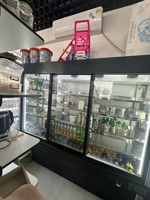 Холодильник-витрина 2,5 м с кондиционером