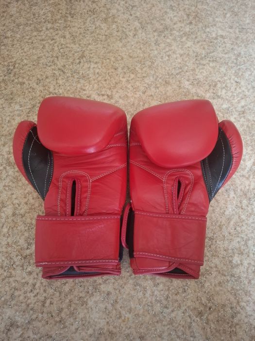 Боксерские перчатки. Бокс қолғаптары. Reyes