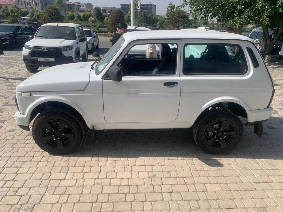 Lada NIVA LEGENT Urban Black 24