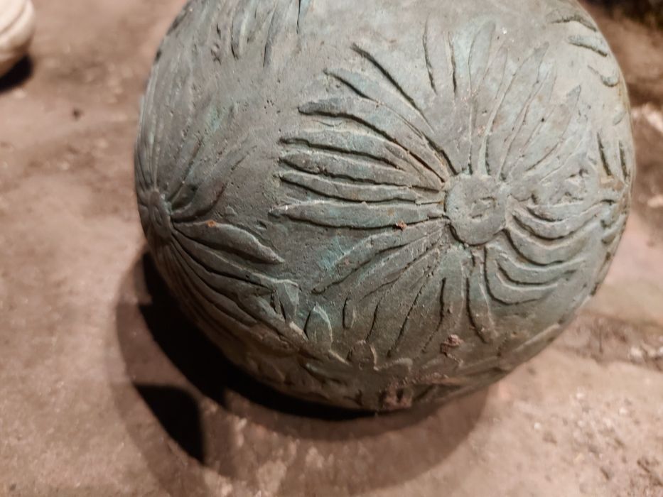 Bilă papală din bronz