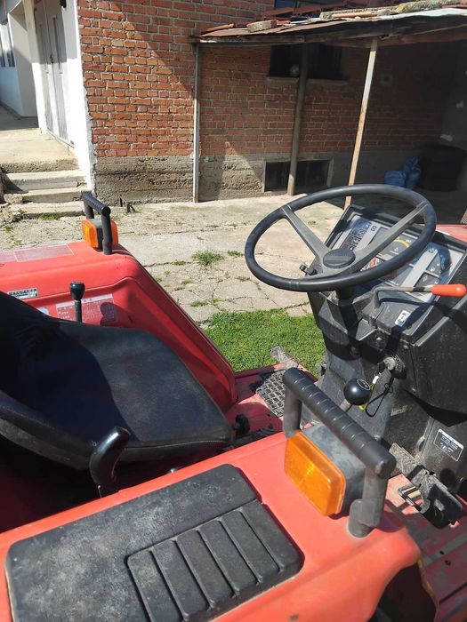 Продавам трактор