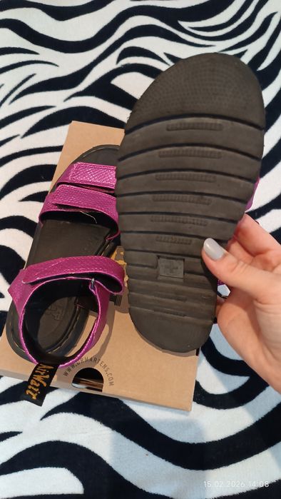 Сандали Dr. Martens