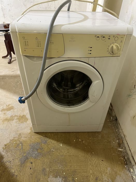 Машинка стиральная indesit