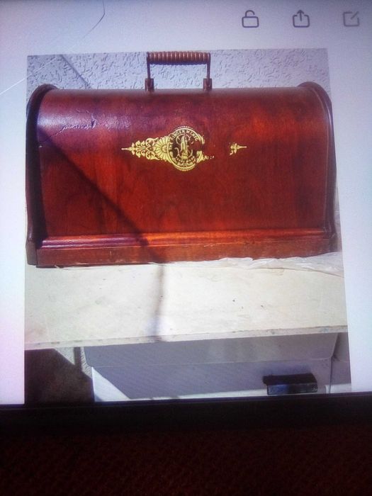 Продавам шевна машина Сингер