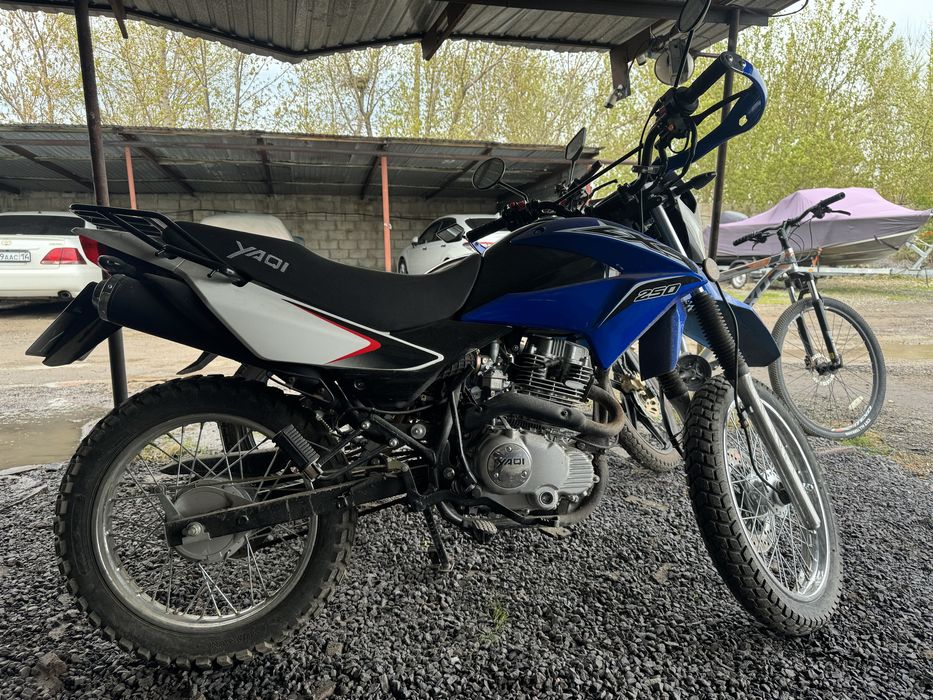 Продам мотоцикл эндуро 250 кубов