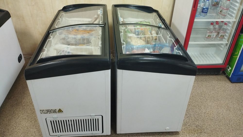 Витрины и морозильные лари продам