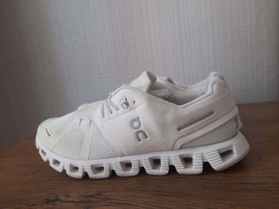 On Cloud 5 маратонки 37 номер.