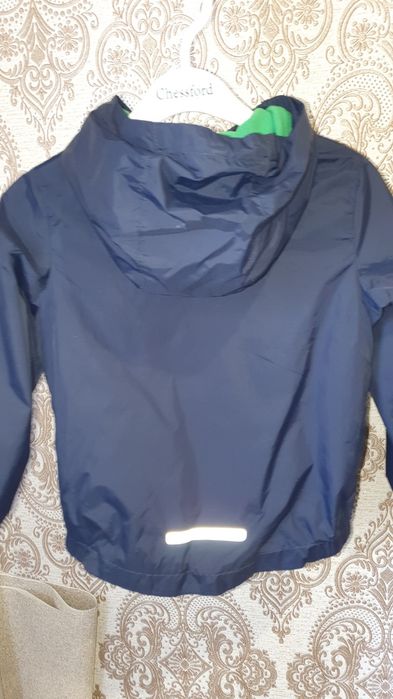Продам куртку ветровку