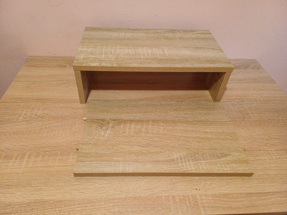 В ОТЛИЧНО състояние поставка за монитор цвят дъб сонома