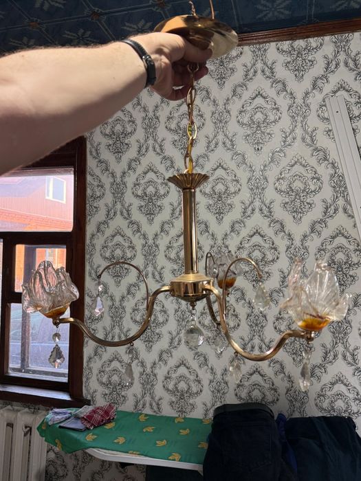 Продам Люстра б/у