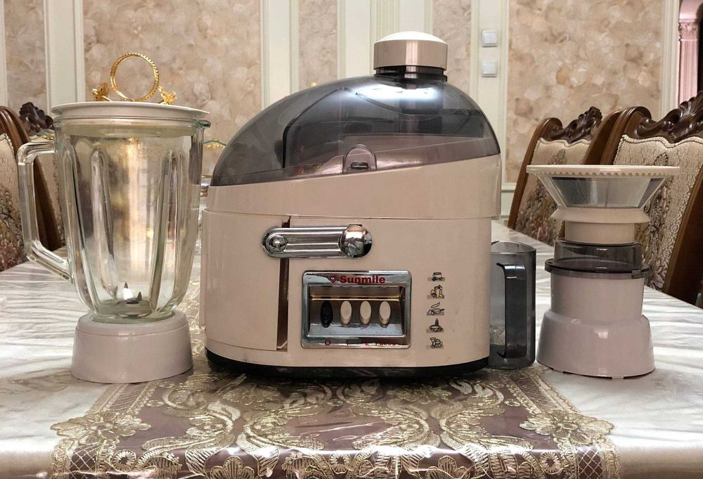 Микроволновка, блендер-соковыжималка, духовка печь сотилади.