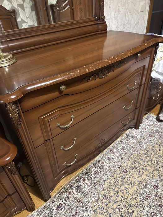 Продам спальный гарнитур