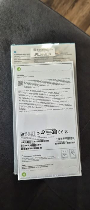 Телефон IPhone 16 Е черен