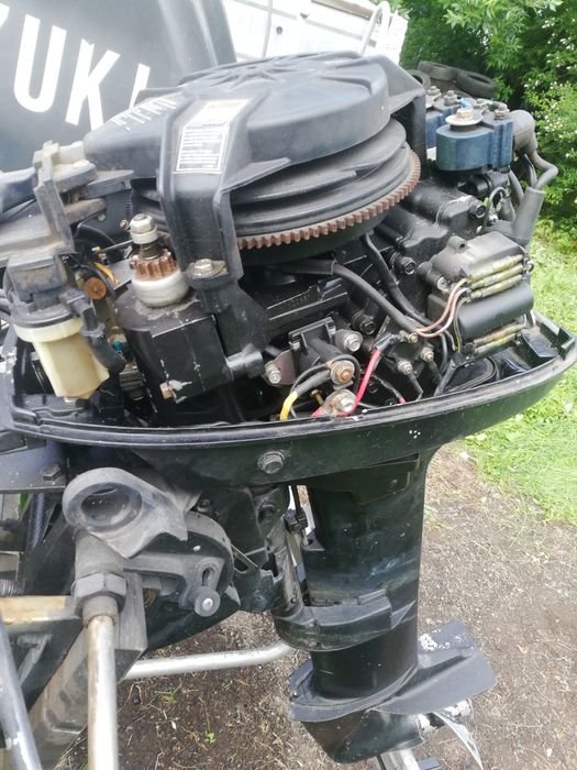 Продавам  двигатели за лодка два бр.