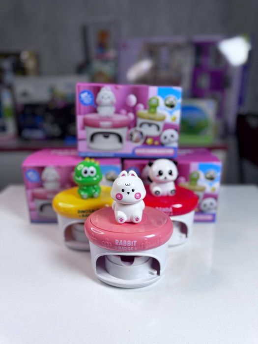 Отличная игрушка для создания значков для детей