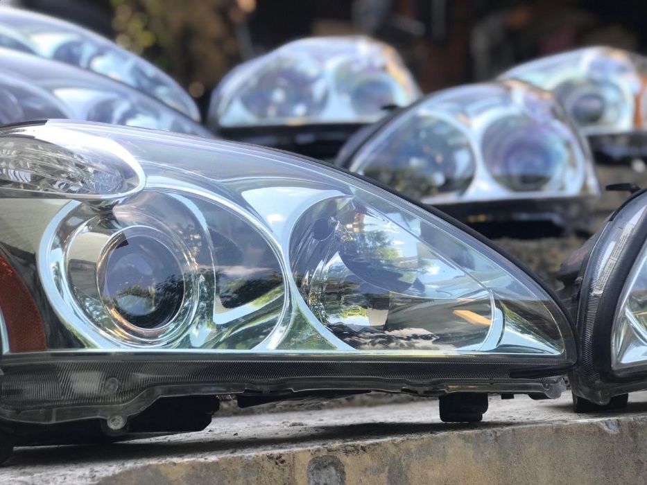 Фары на Lexus RX330.