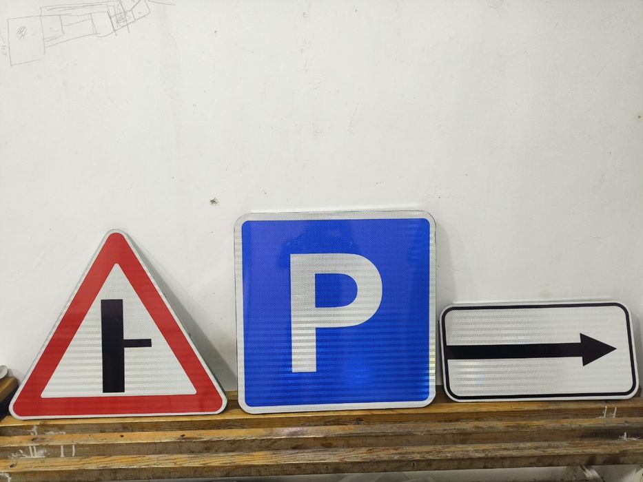 Знак Znak bor Барча турдаги ёнадиган ёруғлик қайтаради