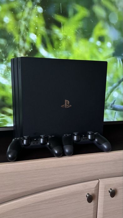 Продаю sony playstation 4 pro
