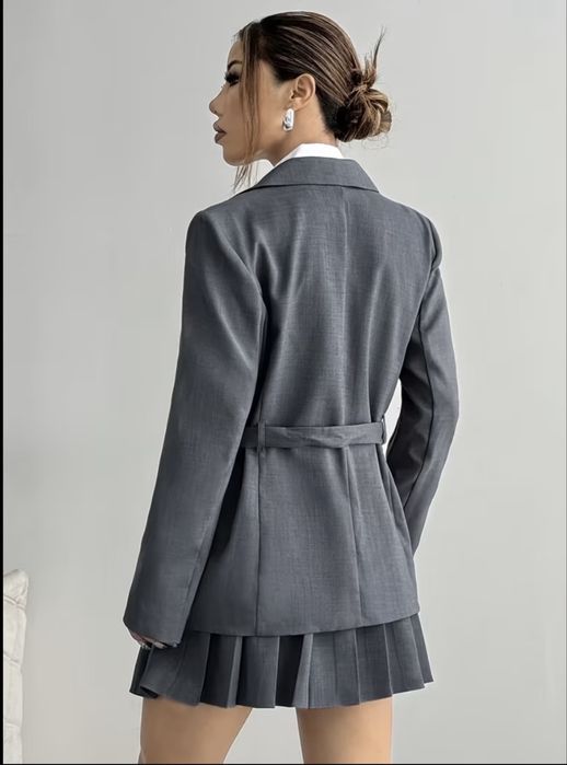 Продам стильные костюмы