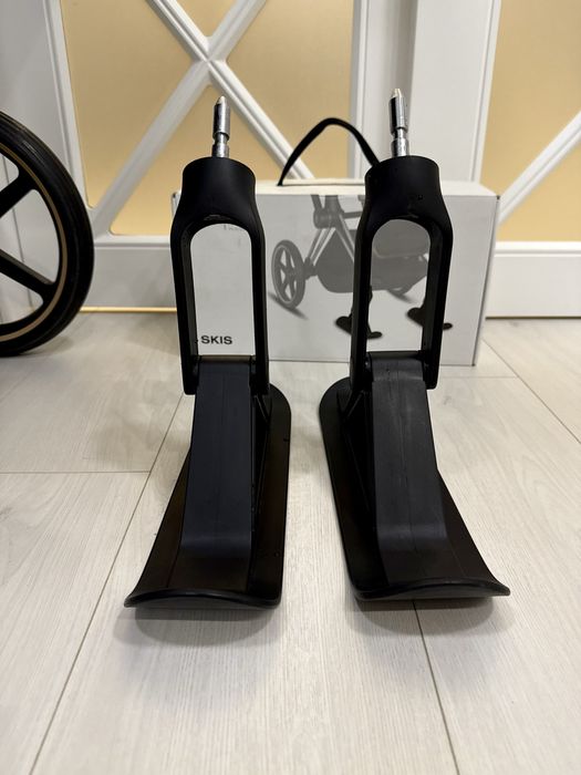 Продаются лыжи Cybex для коляски