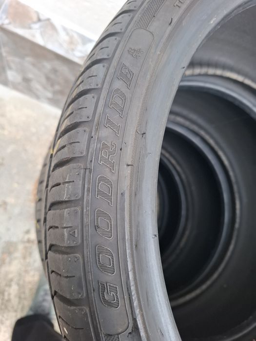 Vând anvelope 215.35 R18