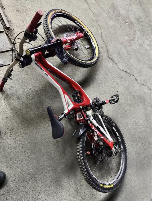 Specialized demo 8
