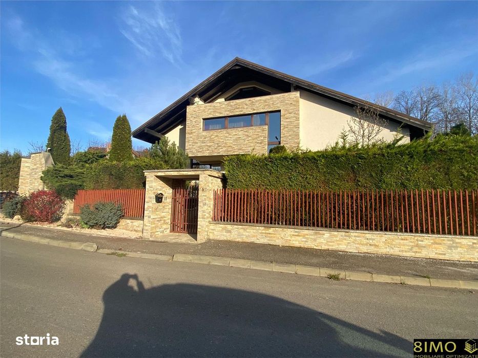 Vila spectaculoasa de vanzare pe strada Roma