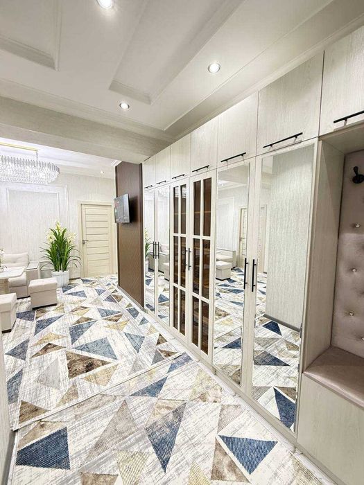 Smart city hududida kvartira zudlik bilan sotiladi!