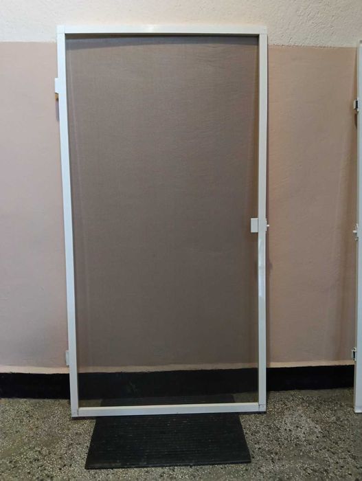 ПРОДАВАМ КОМАРНИЦИ НА ПАНТИ