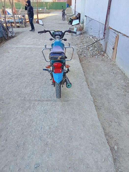 Мотоцикл сатылады 1 жыл болды алинганына келсим бар.