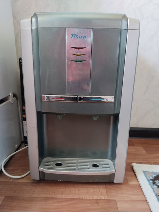 Кулер/диспенсер для воды