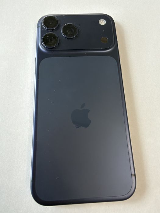 Iphone 17 pro max 256gb 100% 33 цикъла Като Нов!