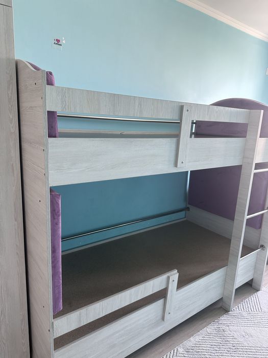 Двух яростный кровать