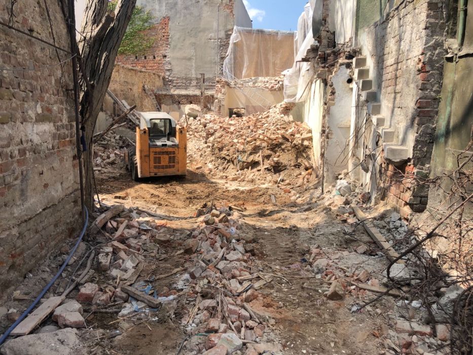 Efectuam demolări hale industriale case   decop evacuare moloz &Pamant