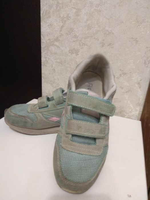 Продам детские кроссовки на девочку, 2000 тг