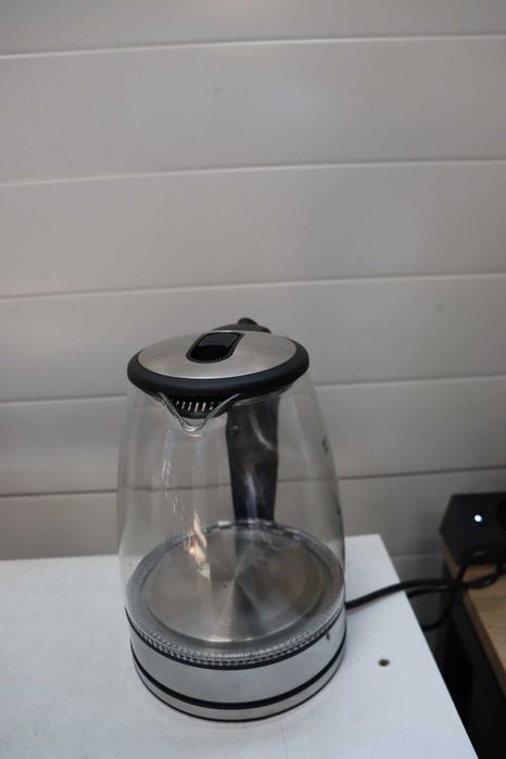 Стъклена кана Leyf 1.8 л - 1500 W, без BPA, въртяща се на 360° основа, LED осветление, автоматично изключване, защита от прегряване, бързо нагряване