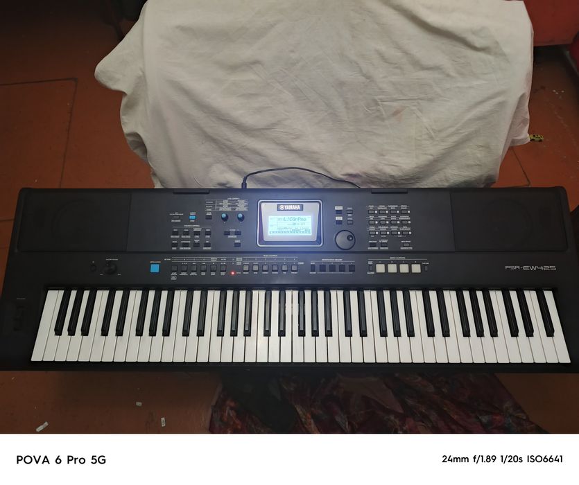 Yamaha PSR EW 425