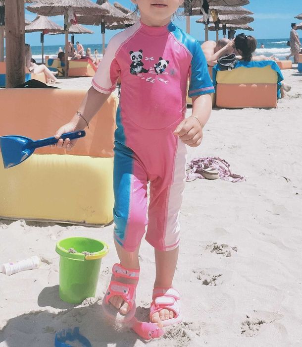 Costum de baie si colac cu suport