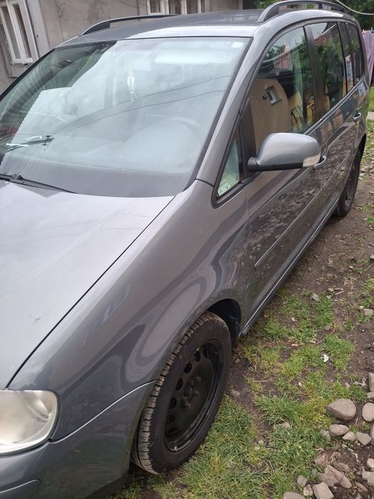 VOLKSWAGEN Touran 0 — imagine 2