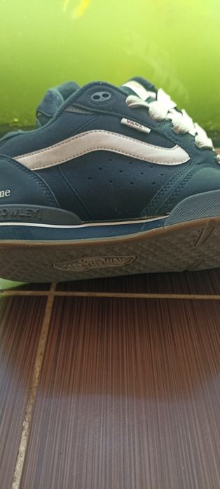 Продам кроссовки Vans