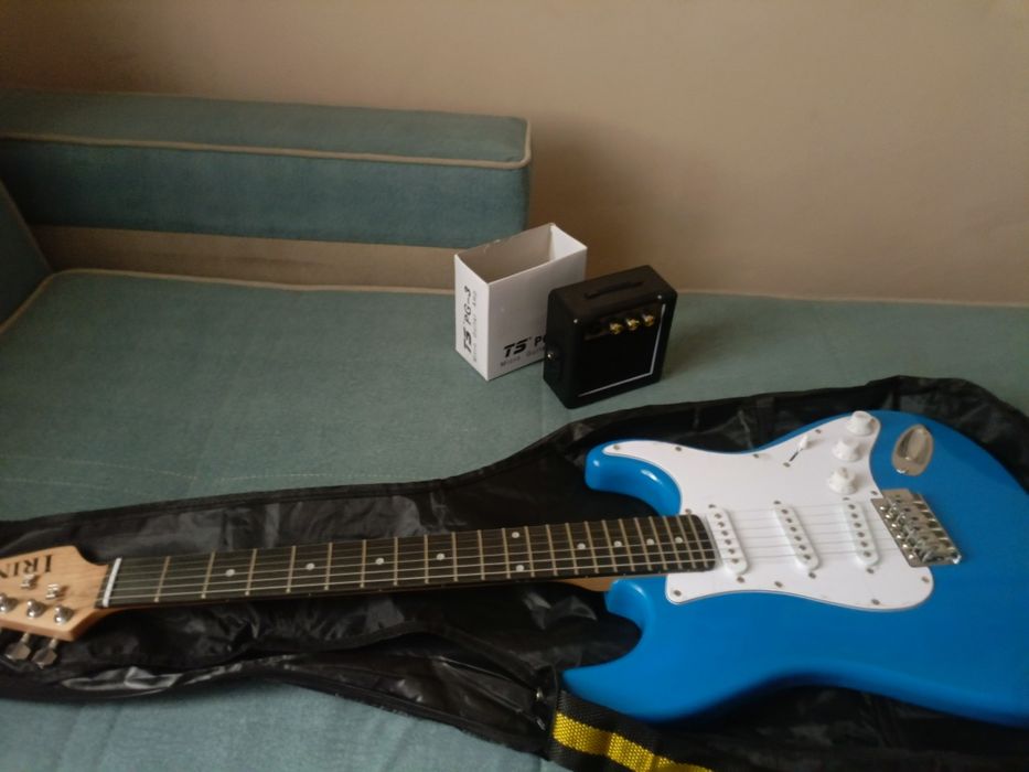 Электро Гитара с усилителем и колонкой обсолютно новая